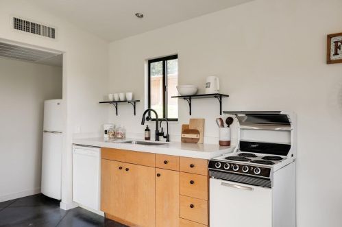 1040 Veronica Springs Rd, Santa Barbara CA  93105-4532 exterior