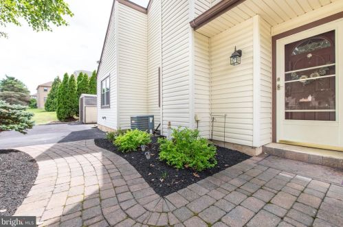 298 Jan Dr, Harleysville, PA 19438-1918