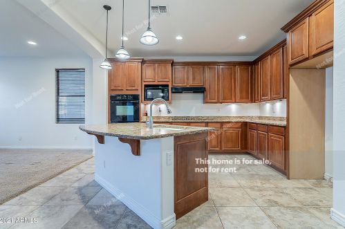 854 Whitten St, Chandler, AZ 85225-6444