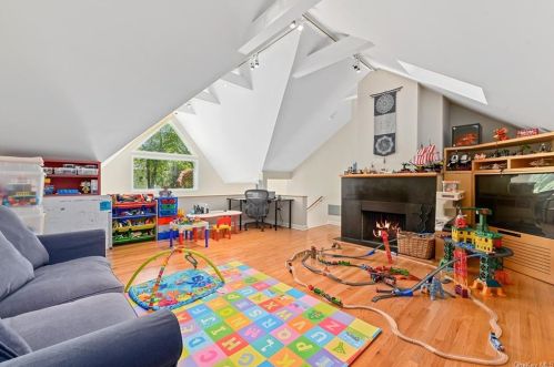 13 Old Orchard Rd, Rye Brook NY  10573-1133 exterior