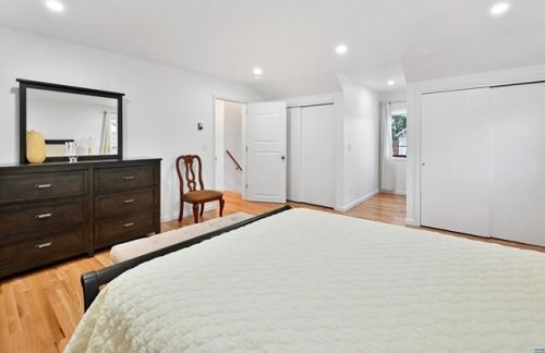 320 Monmouth Ave, N Milford NJ  07646-2025 exterior