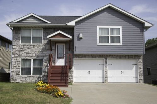 1195 9th St, Iowa City, IA 52241-1776