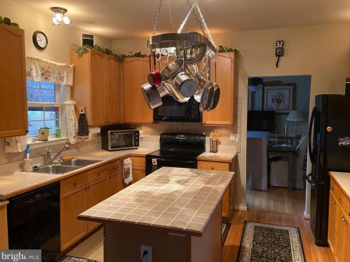 35 Clifford Ct, Harpers Ferry WV  25425-3102 exterior
