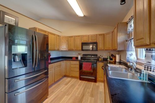 112 Robyn Rdg, Mount Horeb, WI 53572-1432