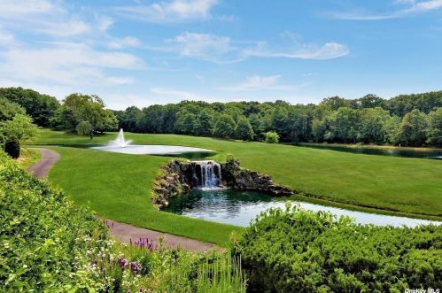 409 Madeira Blvd, Huntington Station NY  11747-5294 exterior