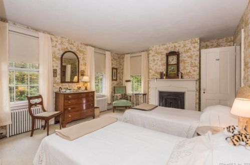 56 Lyme St, Lyme CT  06371-2359 exterior