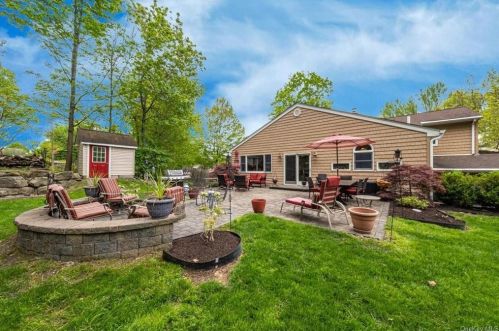 18 Robert Rd, Cornwall, NY 12518-1609