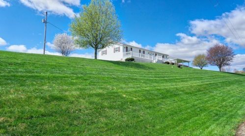 7400 Sweetheart Dr, Zanesville, OH 43701-9307