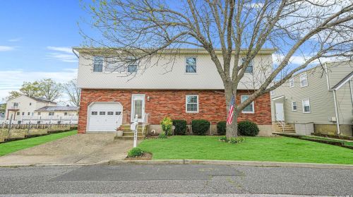 2661 Peconic Ave, Seaford NY  11783-3451 exterior