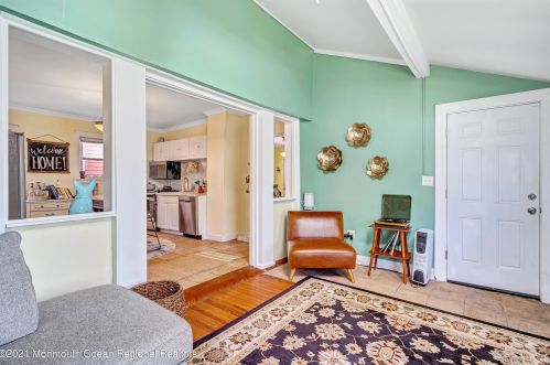 914 Central Ave, Tinton Falls NJ  07712-5735 exterior