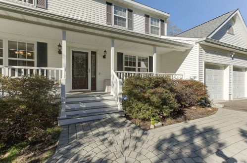 20 Miller Place Rd, Miller Place, NY 11764-2318