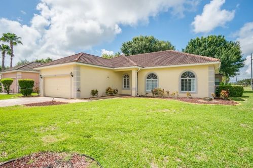 402 Bay Leaf Dr, Kissimmee, FL 34759-5400