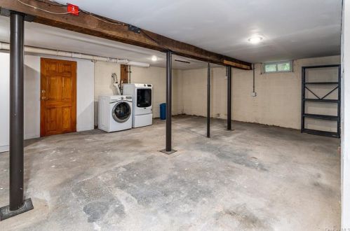 106 Oak Cir, Mahopac NY  10541-4146 exterior