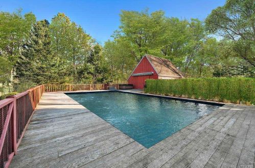 24 Squires Path, East Hampton, NY 11937-2525