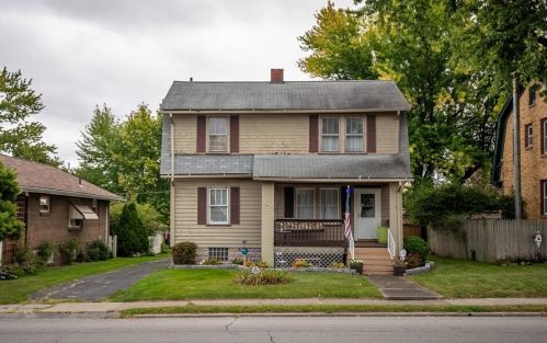 609 Stambaugh Ave, Hermitage, PA 16146-4130
