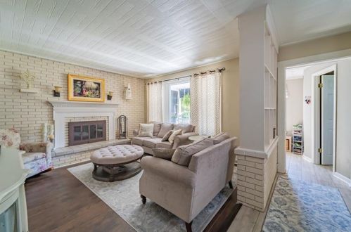 1819 Ridge Ave, New Kensington, PA 15068-4039