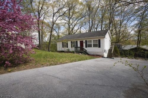 27 Woodland Rd, Wantage, NJ 07461-1442