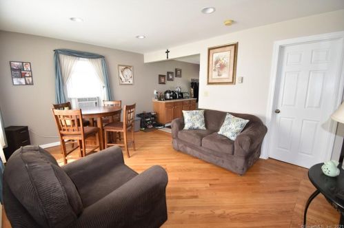 67 Morningside Dr, Bristol, CT 06010-4544