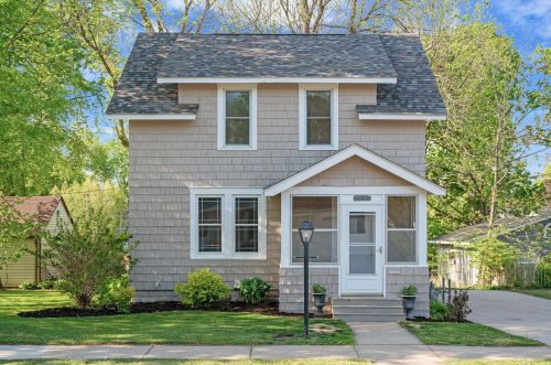 318 3rd St, Faribault, MN 55021-5191