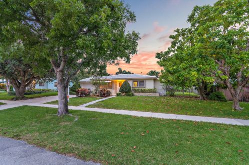 421 Ebbtide Dr, West Palm Beach, FL 33408-4816
