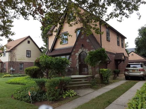 46 Lewis Pl, Hempstead, NY 11550-5838