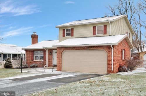 18 Pin Oak Ct, Lees Cross Roads, PA 17257-9445