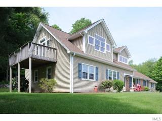 2 Richter Dr, Danbury, CT 06811-3453