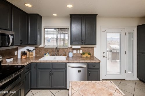 2400 Tigertail Dr, Lake Havasu City AZ  86403-4975 exterior
