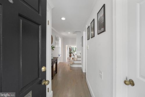 1627 34th St, Washington, DC 20007-2711