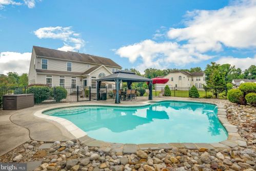 26 Kristen Ln, West Deptford NJ  08051-1672 exterior