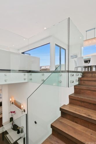 2215 Bayview Dr, Manhattan Beach CA  90266-4453 exterior