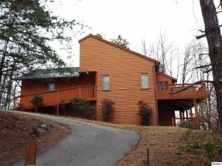 1911 Arolla Ct, Gatlinburg, TN 37738-3710
