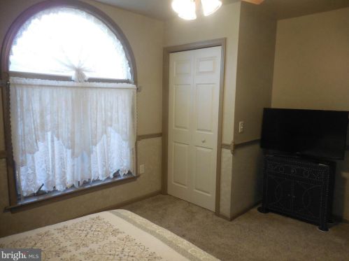 1114 Hunters Chase Ln, Lebanon PA  17046-1575 exterior
