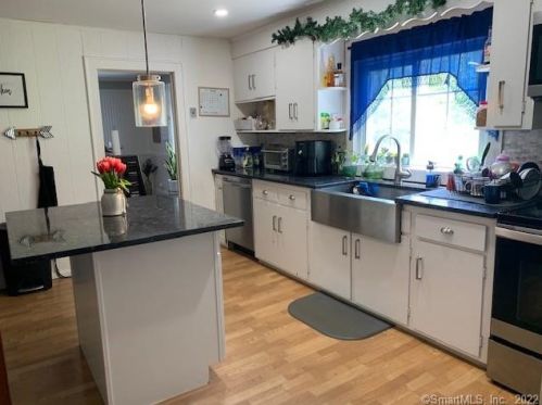 16 Esther Ave, Waterbury CT  06708-4819 exterior