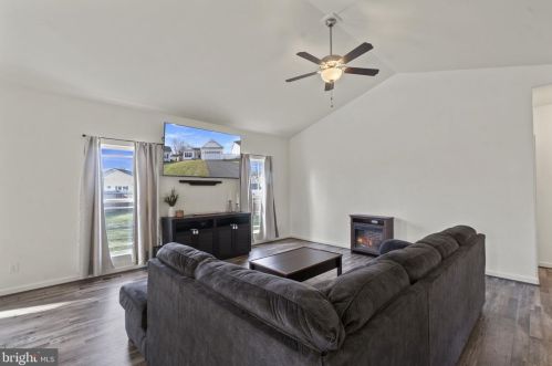 104 Ridgeway St, Fredericksburg VA  22401-2256 exterior