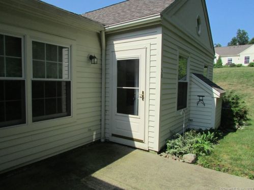 50 Elizabeth Cir, Sandy Hook CT  06482-1092 exterior