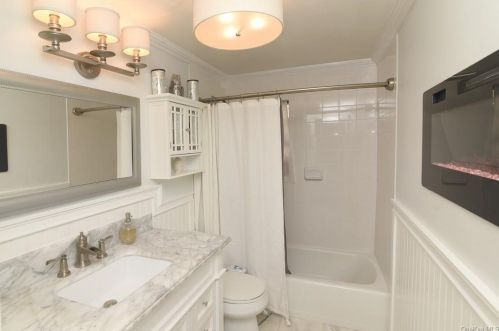413 Woodland Hl Rd, White Plains NY  10603-3135 exterior