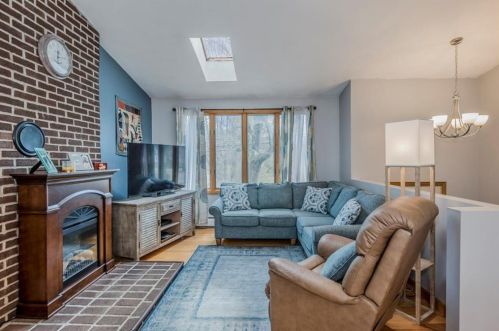 107 Allenton Rd, North Kingstown RI  02852-5914 exterior