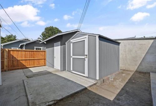 2436 Adriatic Ave, Long Beach CA 90810-3313 exterior