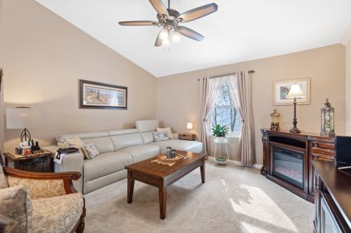 7044 Clubview Dr, Bridgeville PA  15017-1097 exterior