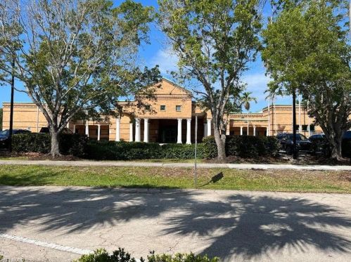 72 7th St, Naples FL  34102-6126 exterior