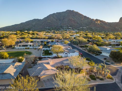 5635 Lincoln Dr, Scottsdale AZ 85253-4192 exterior