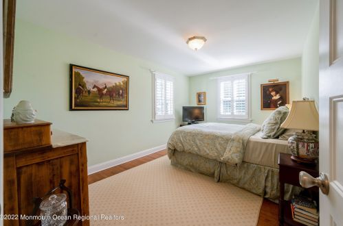 4 Laurel Dr, Little Silver NJ 07739-1416 exterior