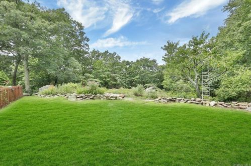 68 Spice Bush Ln, Tuxedo Park NY  10987-3518 exterior