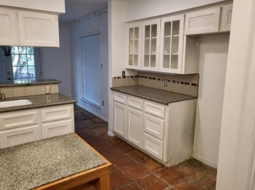 8136 Ceberry Dr, Austin TX  78759-8741 exterior