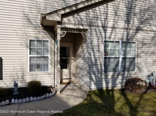 74 Riva Blvd, Bricktown, NJ 08723-7981