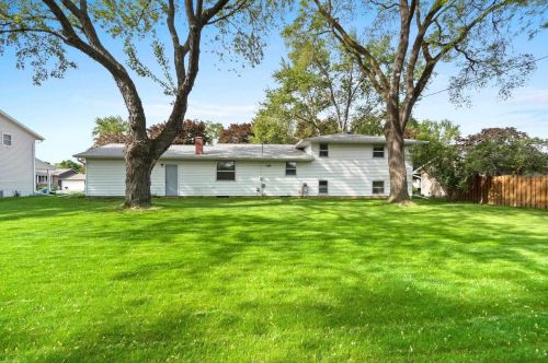 1104 Daisy Ln, Green Bay, WI 54304-4308