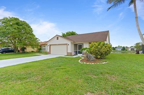 5083 Willow Pond Rd, West Palm Beach, FL 33417-8135