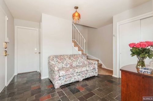 563 Oak Ave, Maywood, NJ 07607-1511