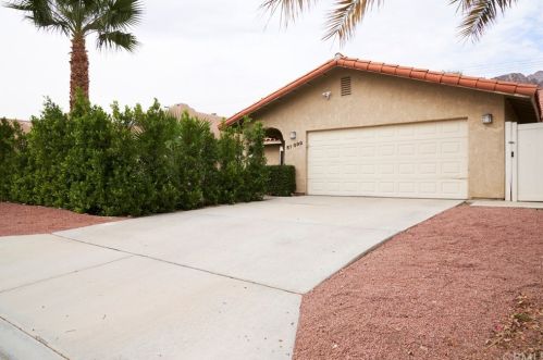 51899 Avenida Carranza, La Quinta CA  92253-3156 exterior